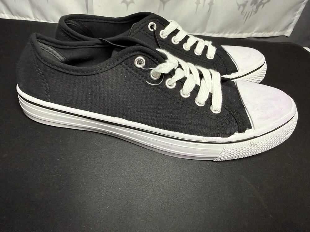 Charlotte Russe Black And White Canvas Sneaker Women’s Size 9 Defects